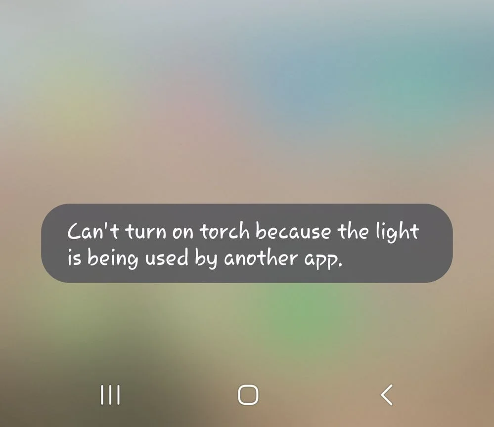 Screenshot showing the error message “Can't turn on torch because the light is being used by another app” on Android