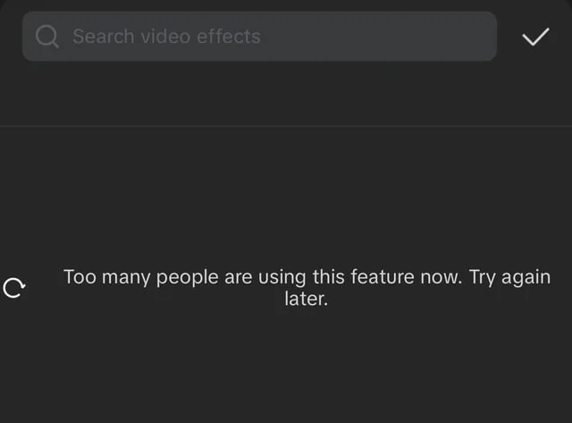 CapCut error message on screen saying “Too many people are using this feature now. Try again later.” displayed while accessing effects or templates.